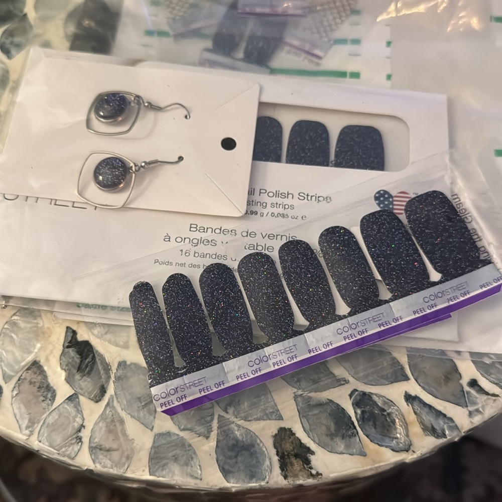 Color Street nail polish strips & Matching Earrings “Living the Gleam FMG170 nwt